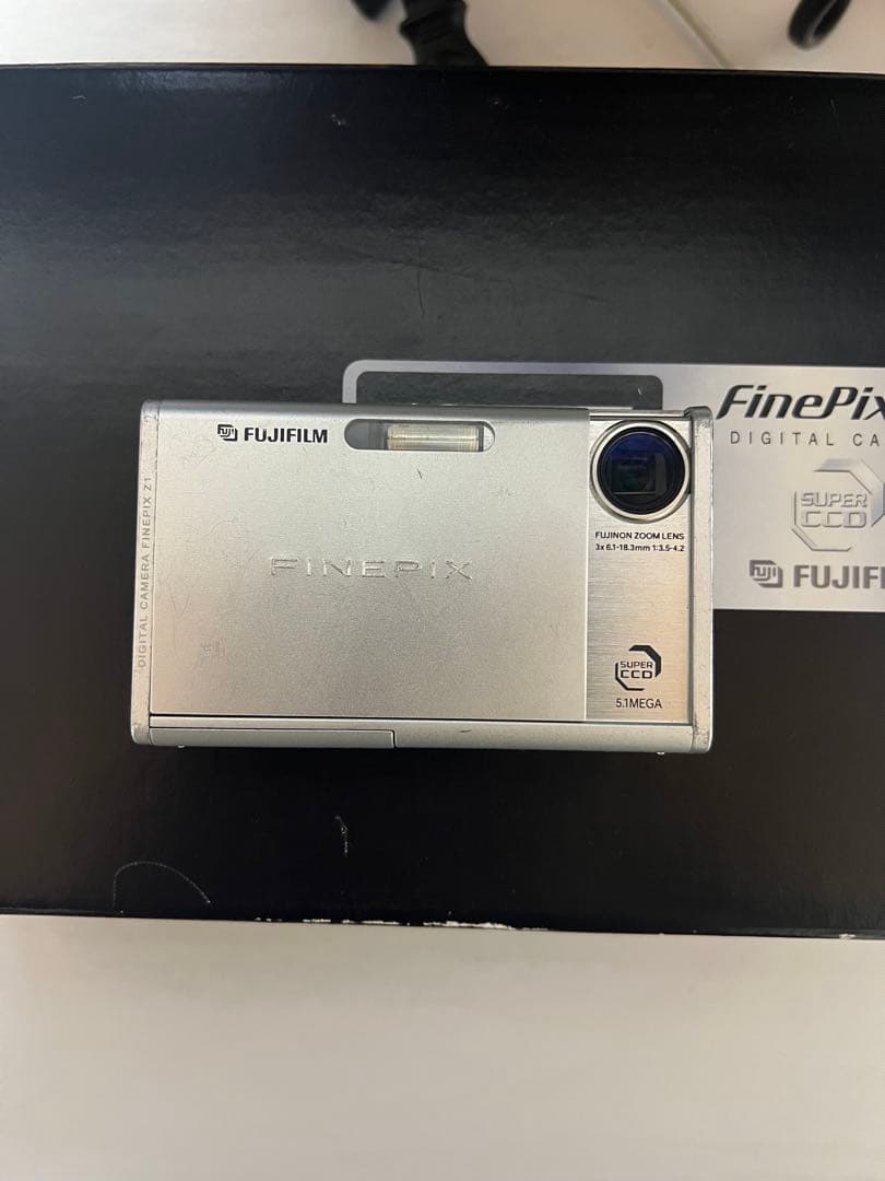 Fujifilm FinePix デジタルカメラ 動作確認済み　変換機　充電器付
