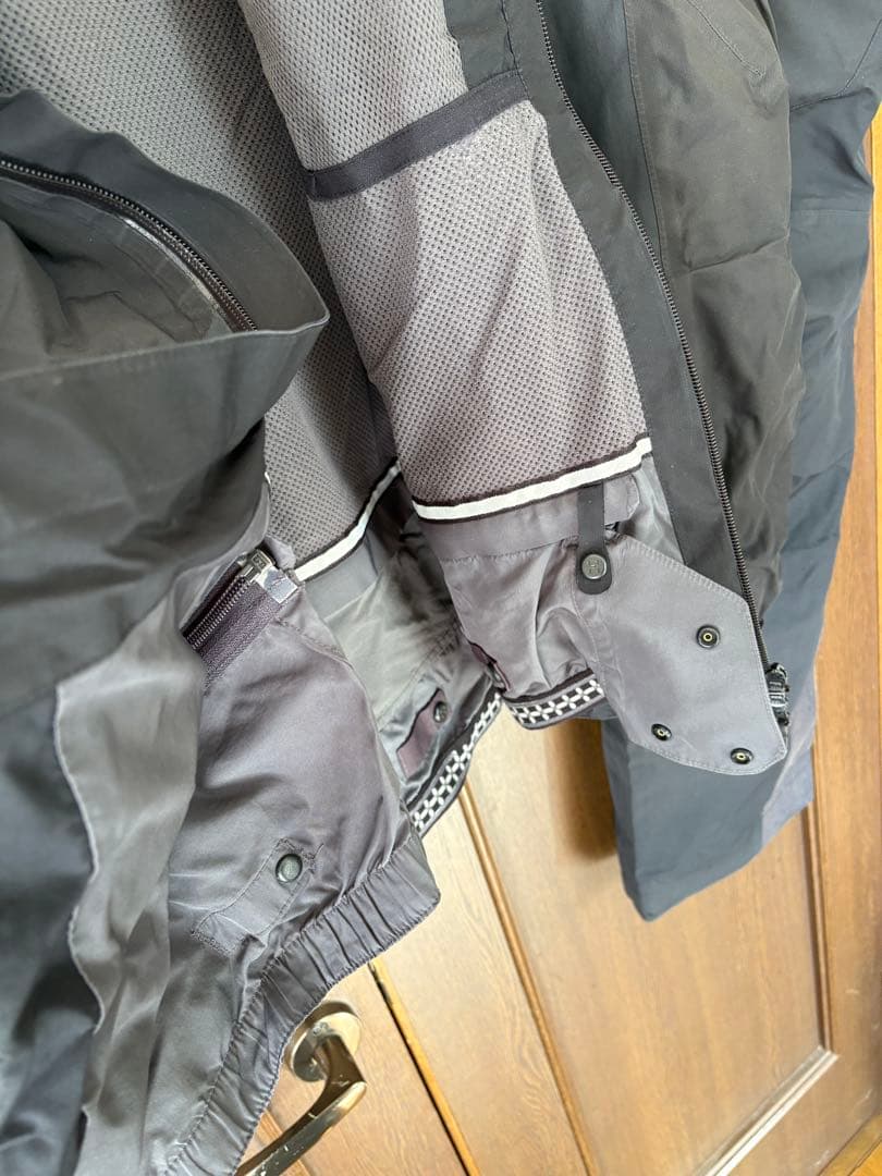 激安★訳あり。ホグロフス ウエアー海外Mサイズ日本L相当 撥水加工nikwax済