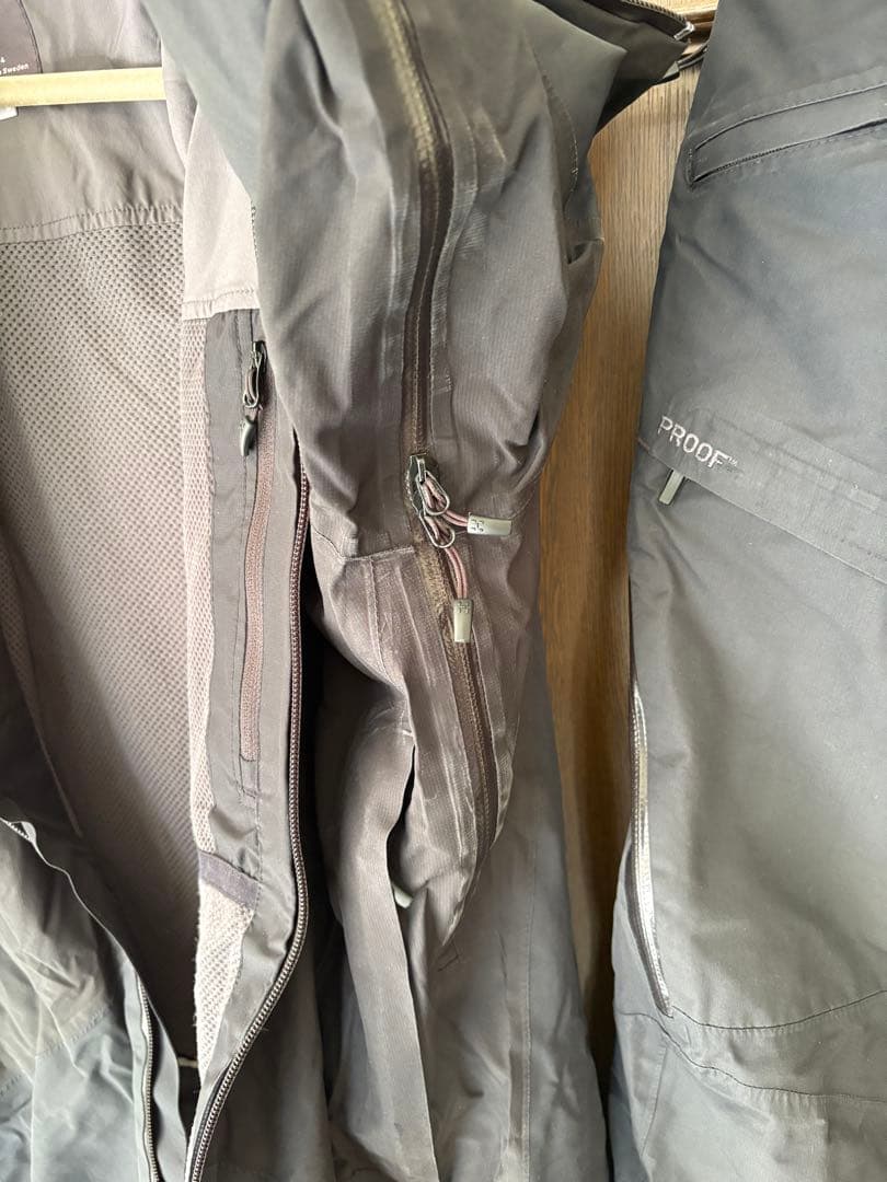 激安★訳あり。ホグロフス ウエアー海外Mサイズ日本L相当 撥水加工nikwax済