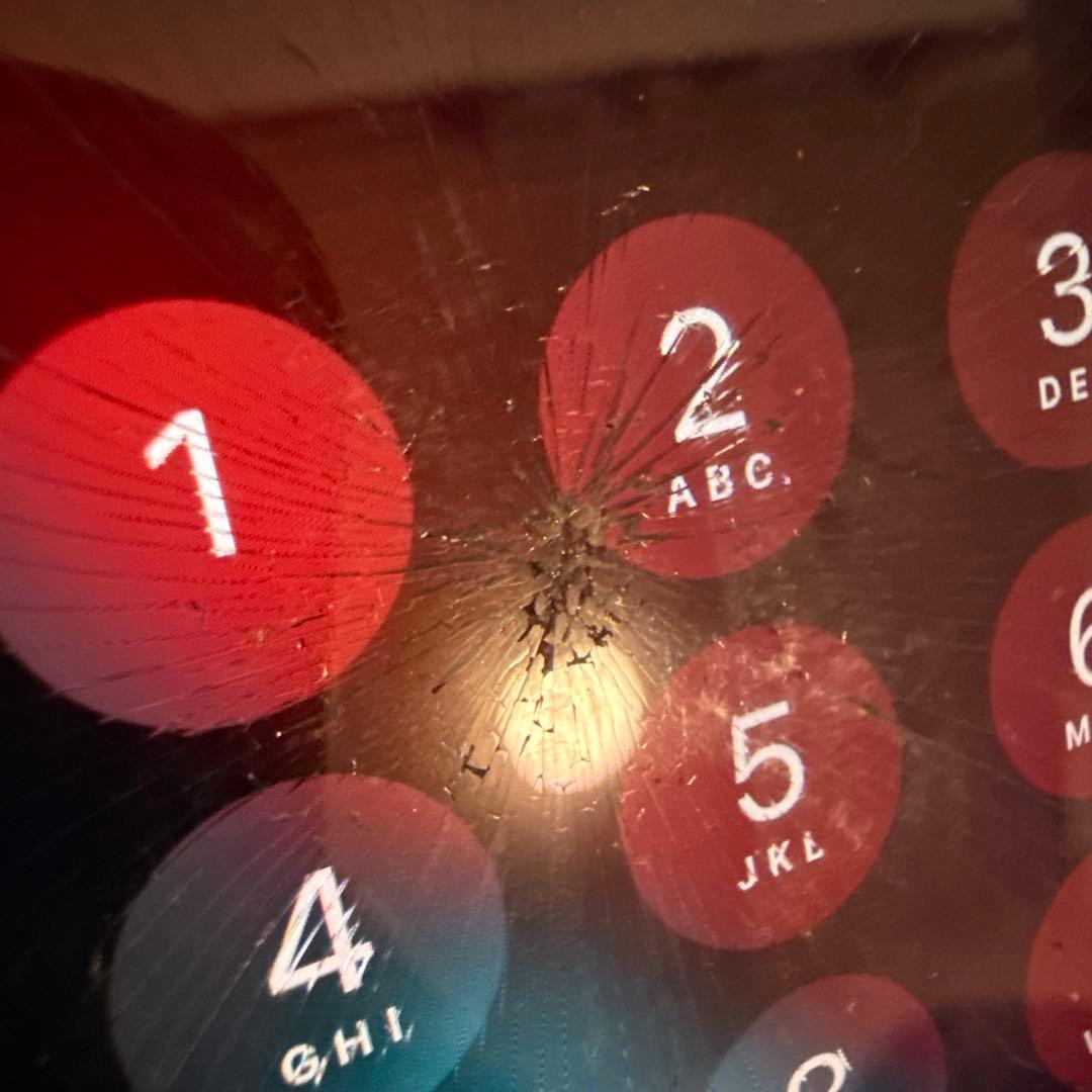 【割れあり】iPhone8 64GB