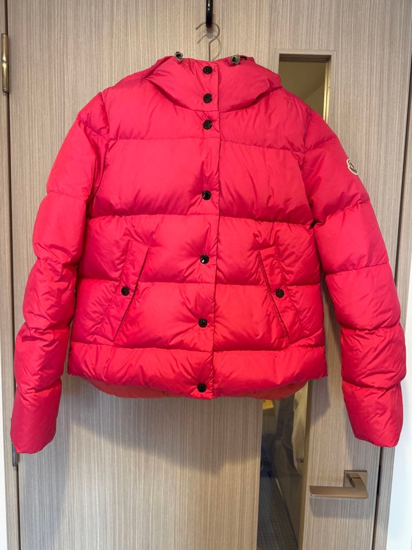 【最終値下げ】【美品】Moncler フード付きダウンジャケット ピンク