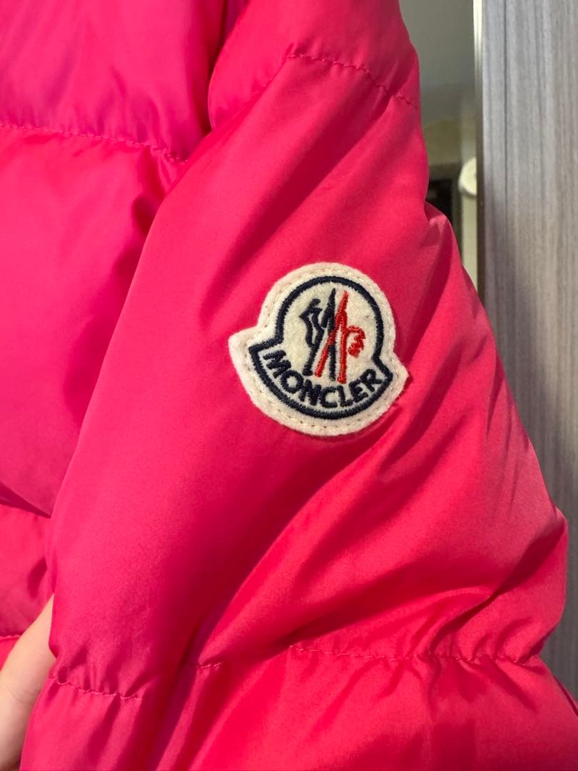 【最終値下げ】【美品】Moncler フード付きダウンジャケット ピンク
