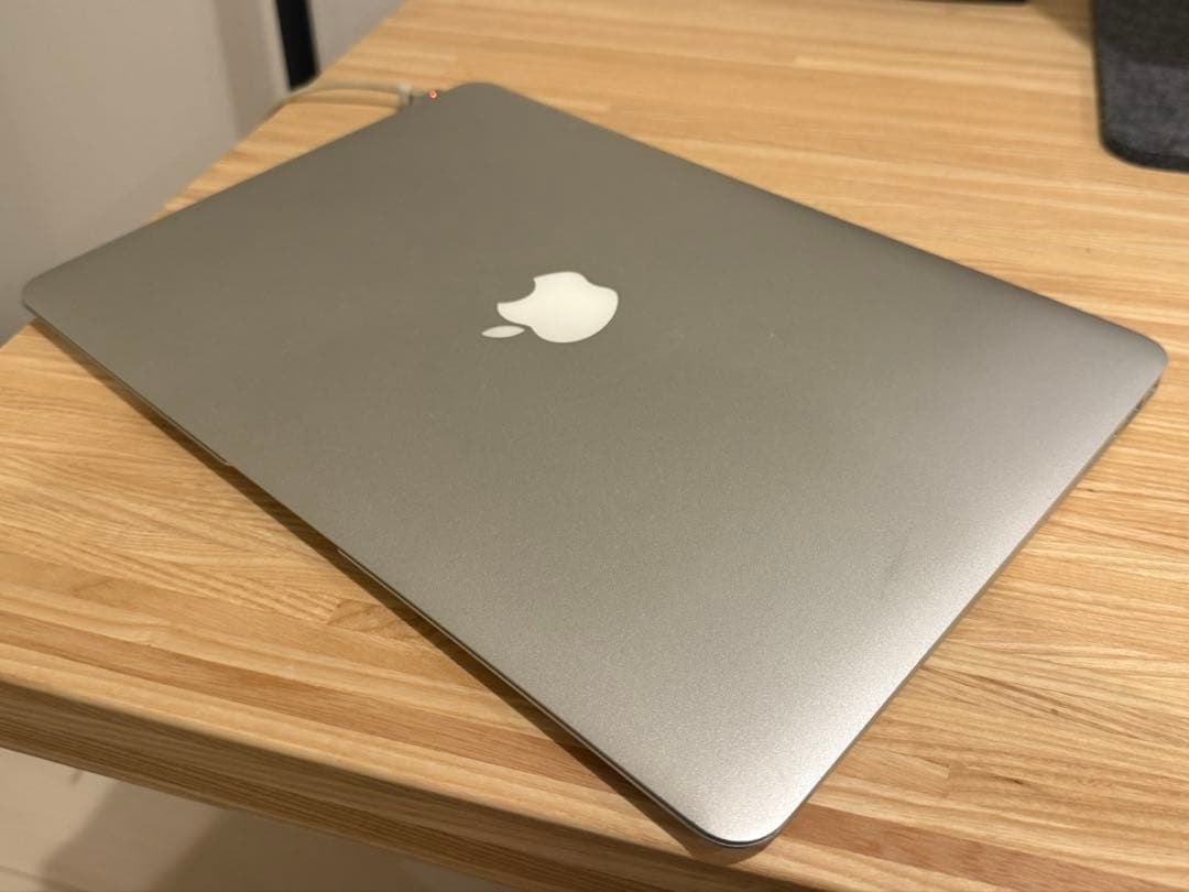 MacBook Air A1466 【ジャンク品: バッテリー劣化】