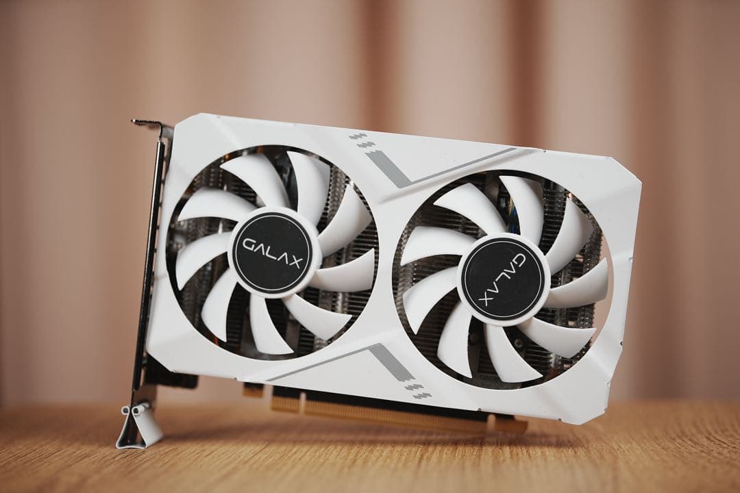 玄人志向 GALAX RTX2070 White Mini ITXグラボ