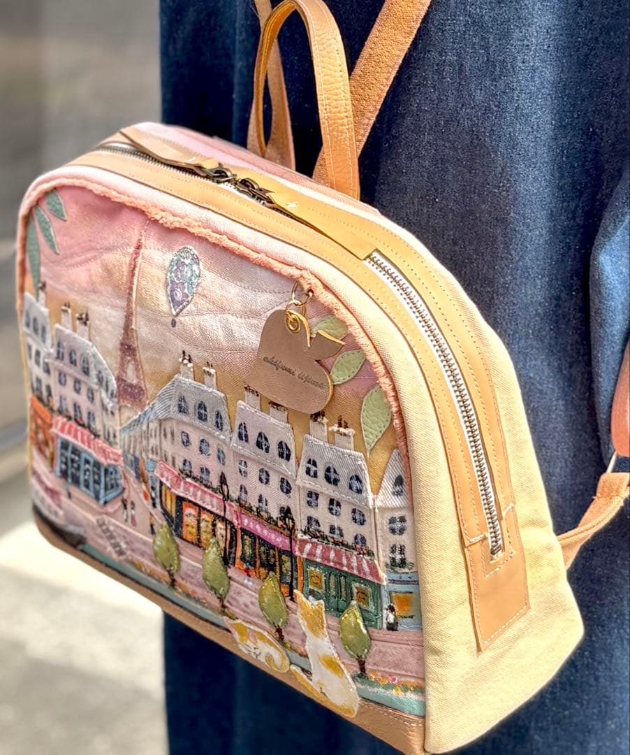 (手づくり)\"ピンクのエッフェル塔\"アップリケ切り絵パリの街並みリュックサック