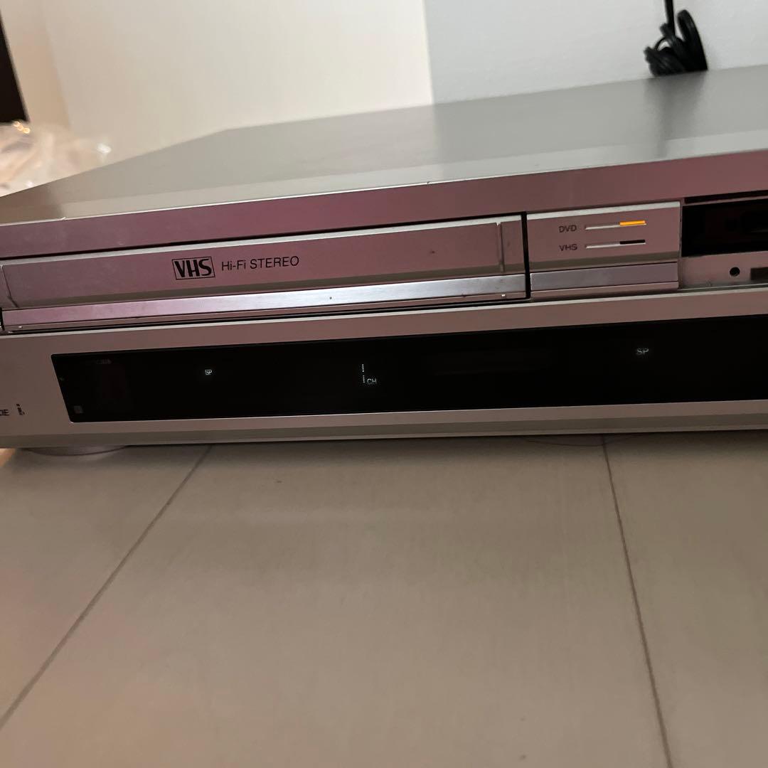 VHSビデオ　デッキ　テープ　一体型DVDレコーダー　プレーヤー