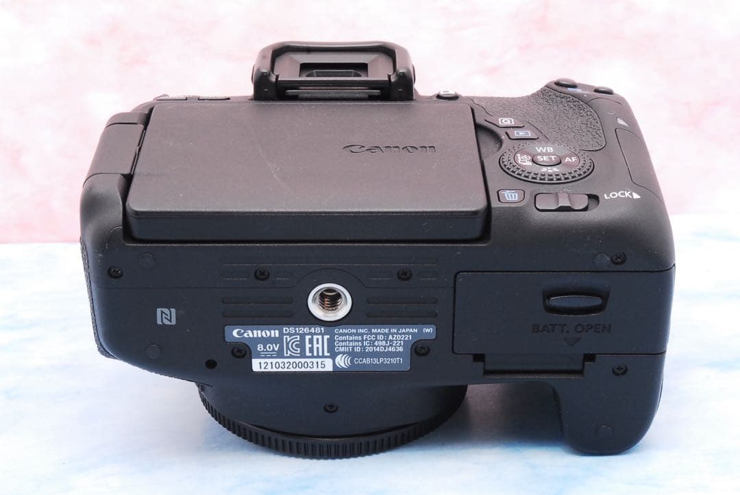 キャノン EOS 8000D☆Wi-Fi搭載＆高画質☆一眼レフカメラ