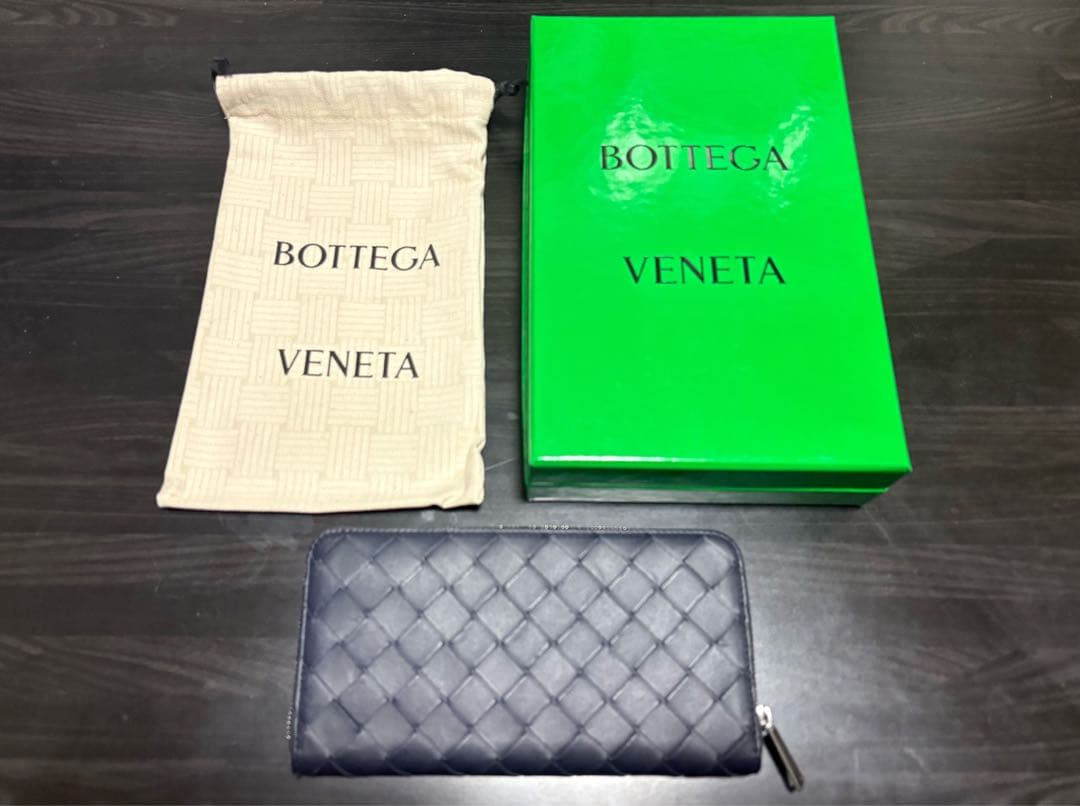 ボッテガヴェネタ　イントレチャート　ジップアラウンドウォレット　レザー