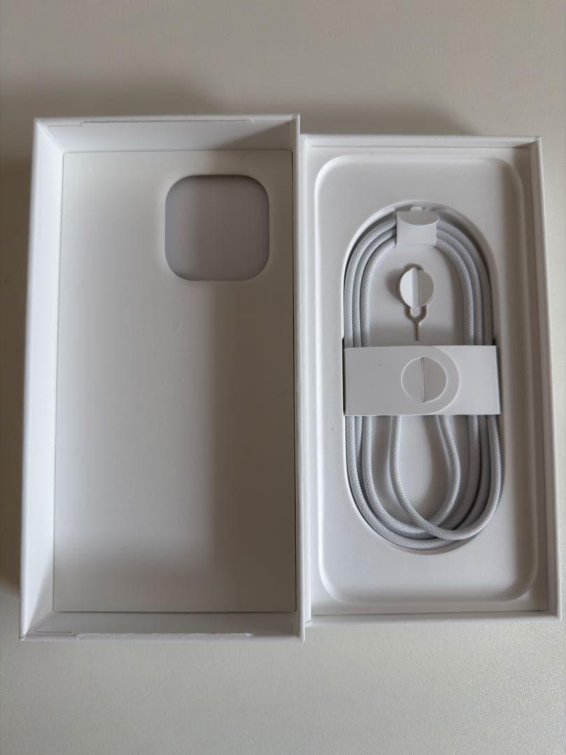 iPhone 16 Pro Max ブラックチタニウム 512GB SIMフリー