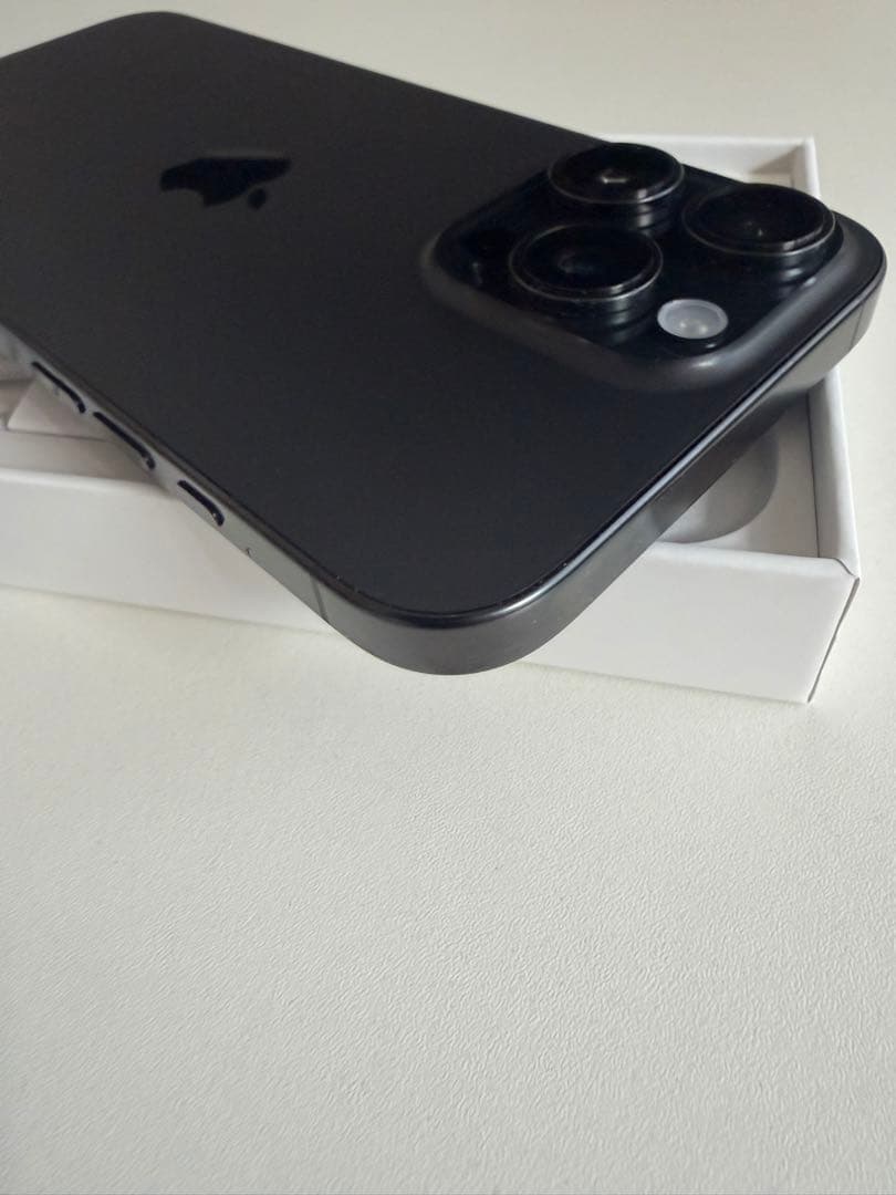 iPhone 16 Pro Max ブラックチタニウム 512GB SIMフリー