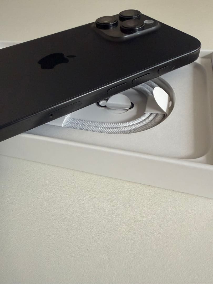 iPhone 16 Pro Max ブラックチタニウム 512GB SIMフリー