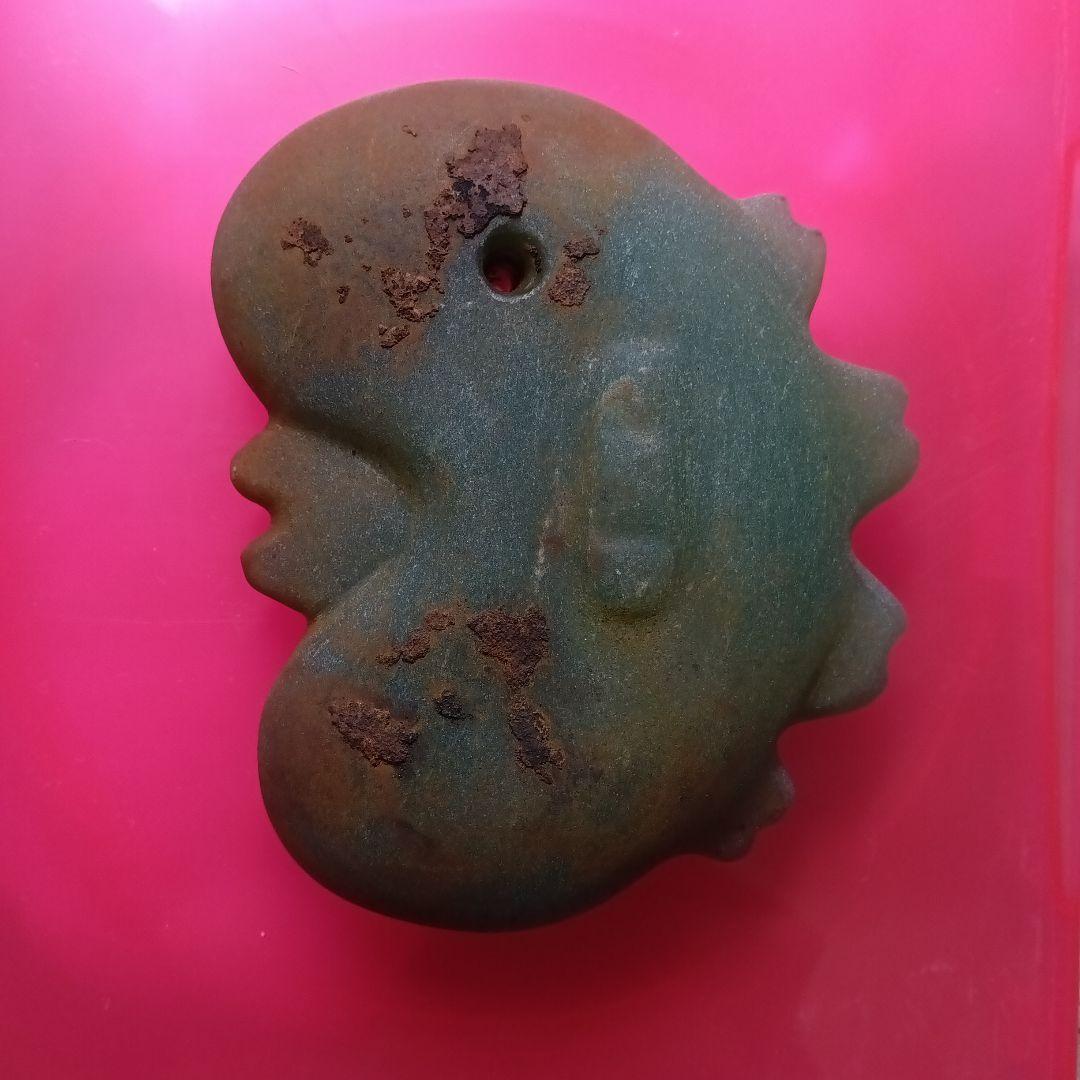 竹田城で御座います。緑色の特大円形子持勾玉　　　勾玉史料　古墳文化副葬品