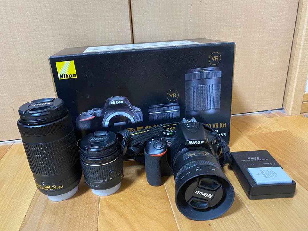 Nikon D5600 デジタル一眼レフカメラ　ダブルズームキット