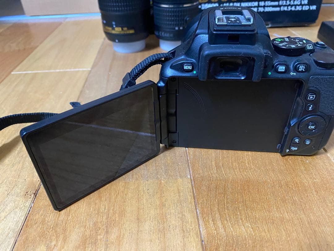 Nikon D5600 デジタル一眼レフカメラ　ダブルズームキット