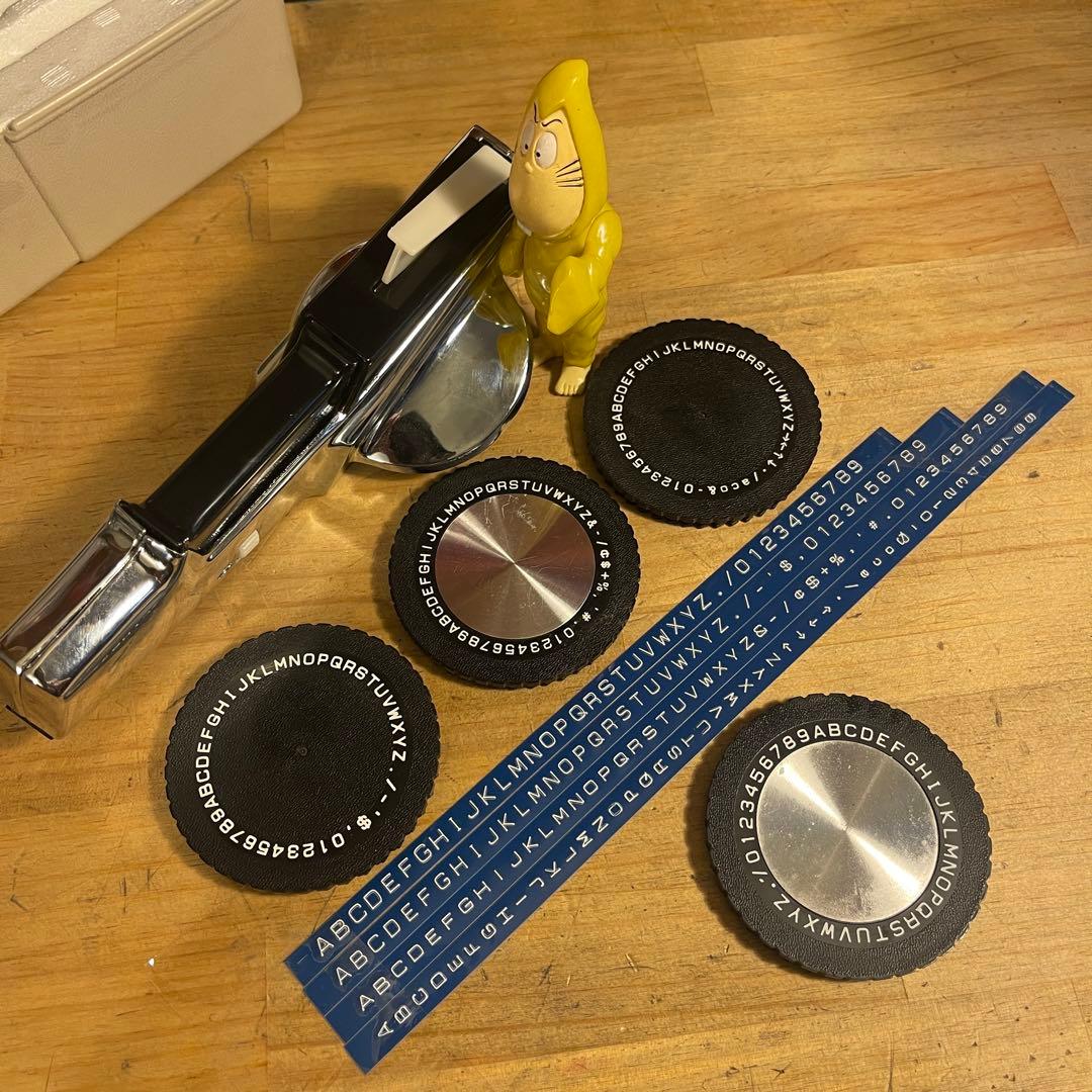 ■製品保証■【文字盤4個・美品】ダイモ DYMO 1570 英数 フル 1802