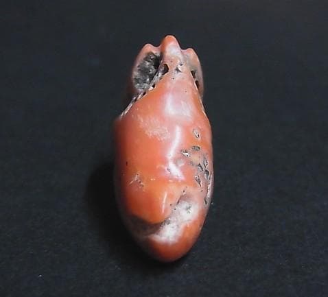 ★K2105★ 古代石(126)　大粒　珊瑚 ビーズ　神獣　護符　アミュレット