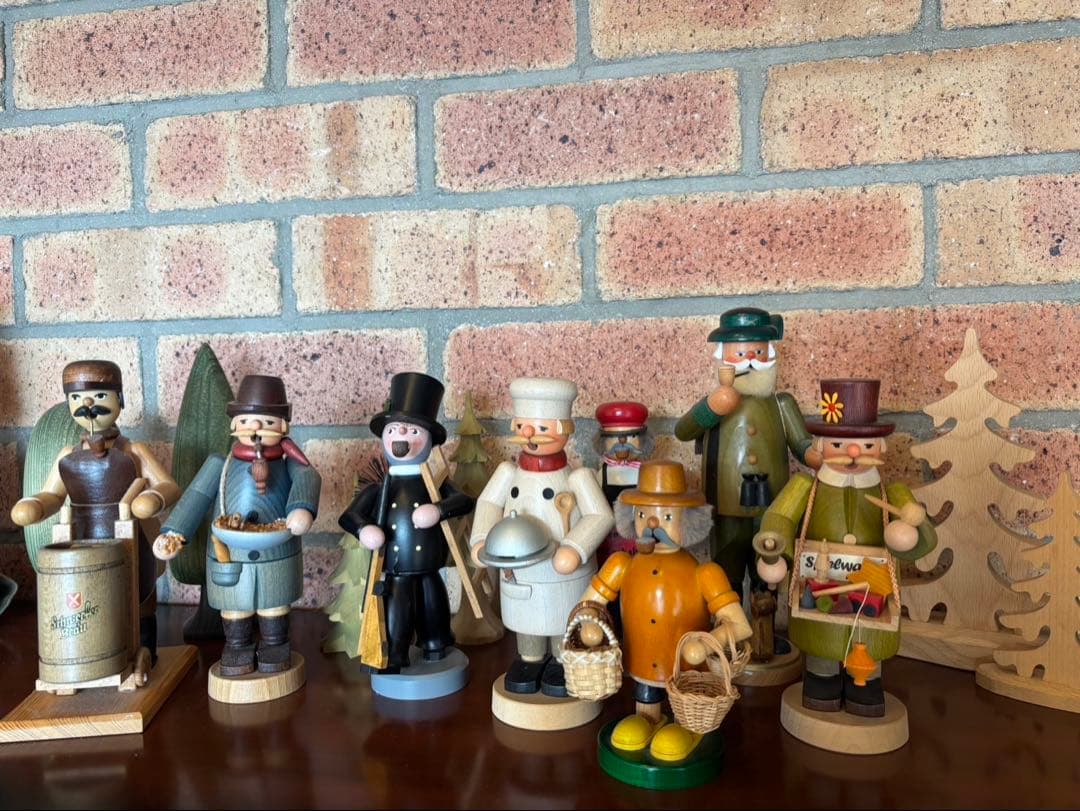 ドイツのザイフェンにて購入　　木製人形セット