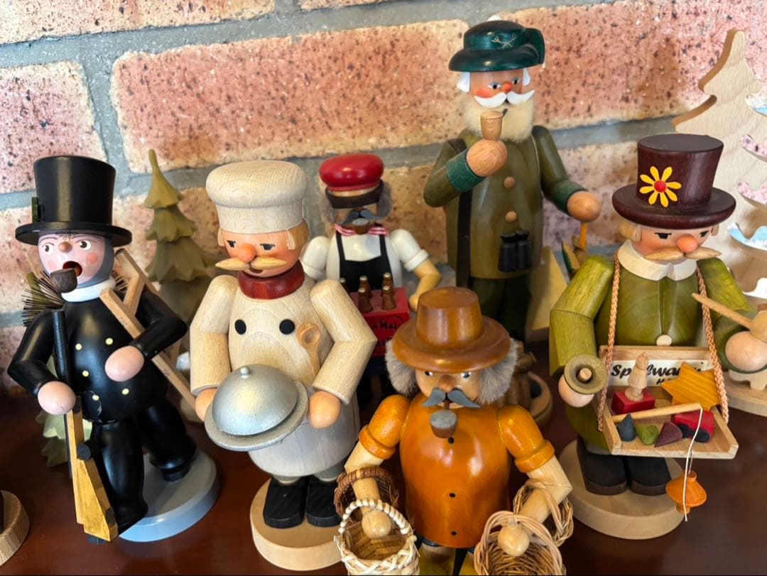 ドイツのザイフェンにて購入　　木製人形セット