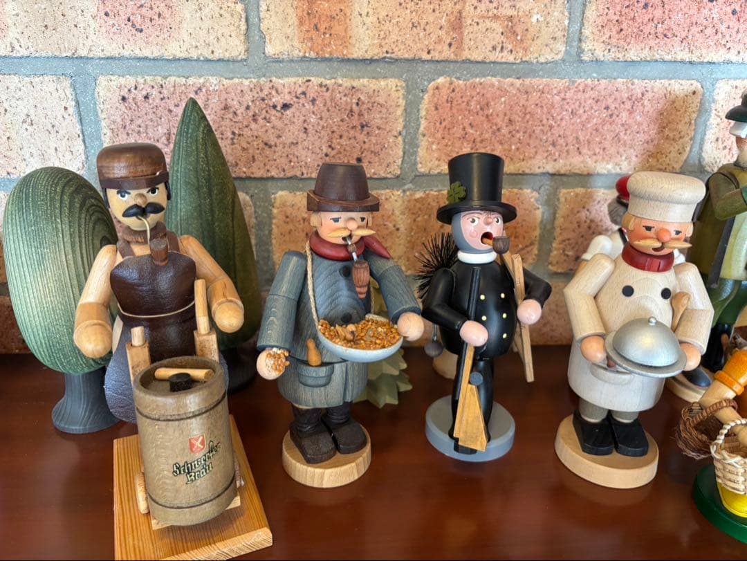 ドイツのザイフェンにて購入　　木製人形セット