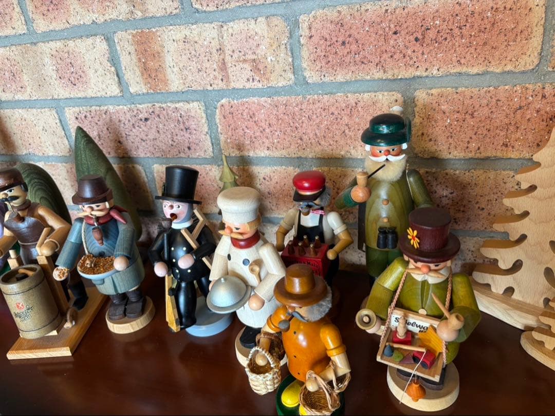 ドイツのザイフェンにて購入　　木製人形セット