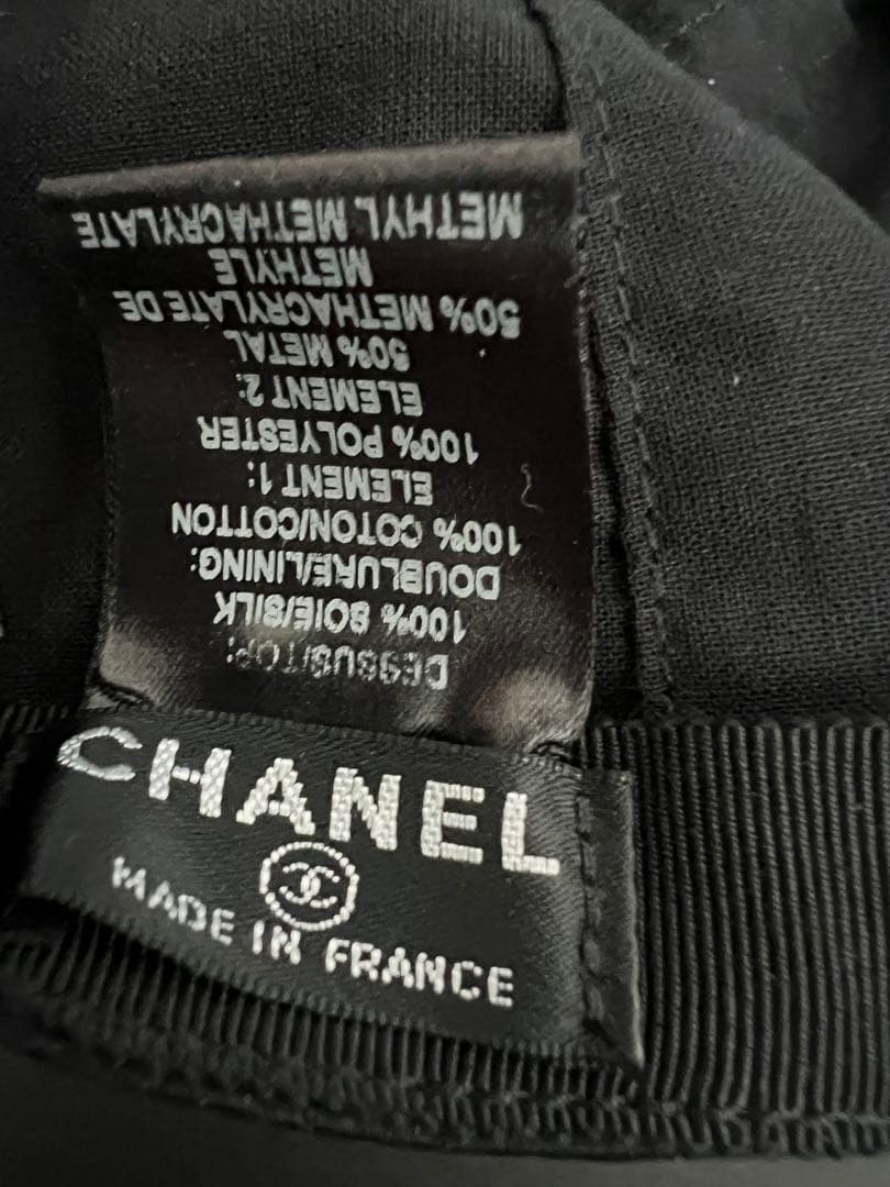 シャネル 黒 エンボスキャップ