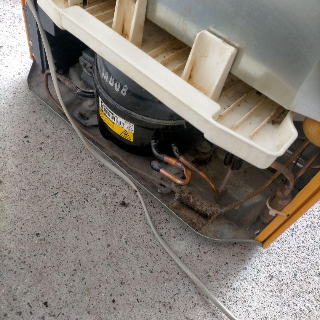 送料無料 アクア　ノンフロン冷凍冷蔵庫　AQR-141A　オレンジ色