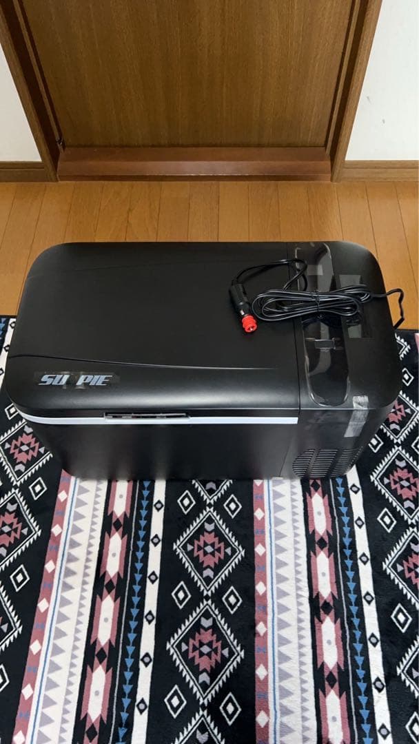 車載冷蔵庫　２２Ｌ　接続ケーブル付き　　送料込み！家庭用コンセントケーブル付き