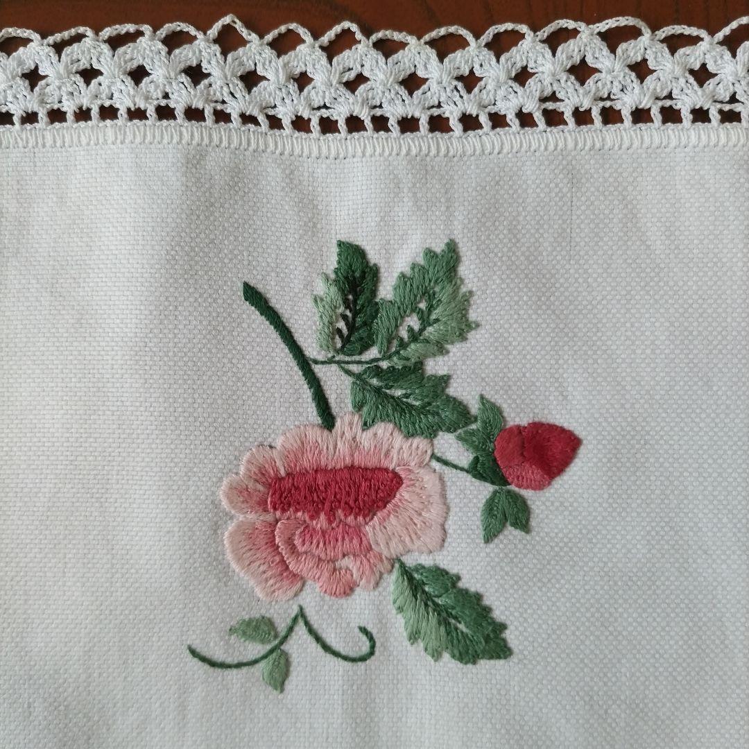 戸塚刺繍　テーブルセンター