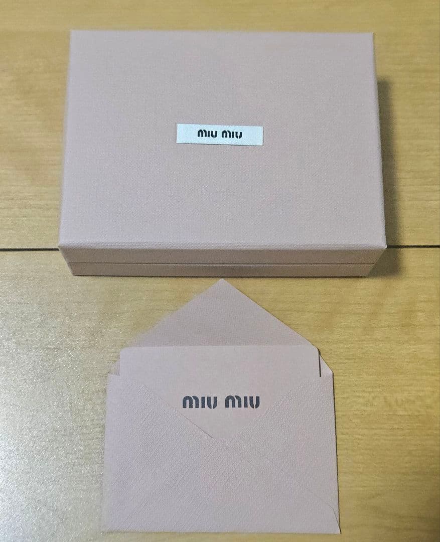 MIU MIU ドット柄 レザーキーケース新品未使用品