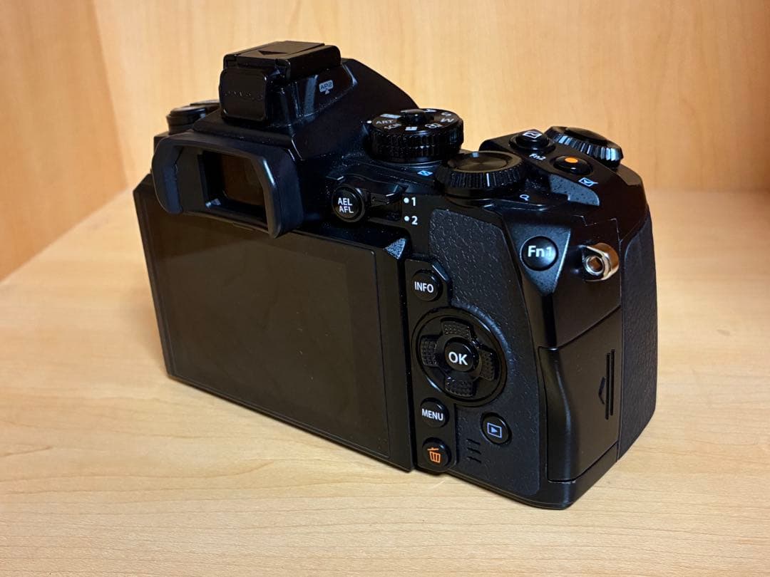 【美品】OLYMPUS OM-D E-M1ミラーレス一眼カメラ