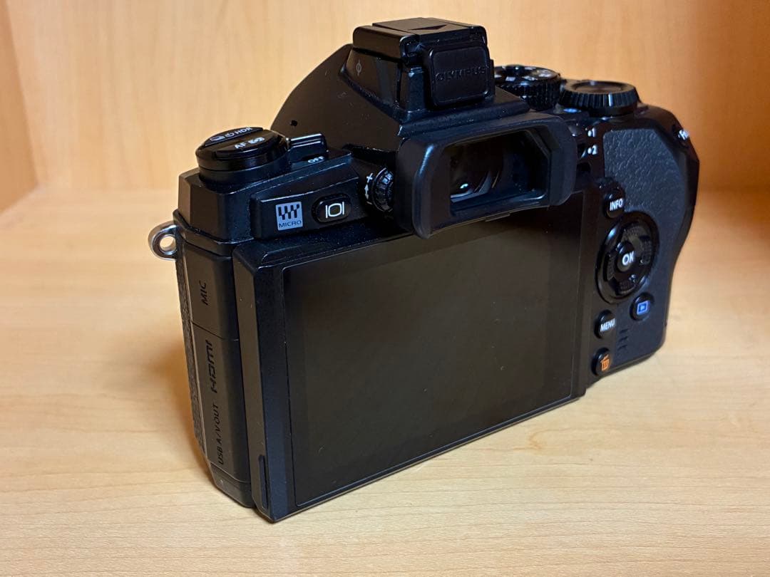 【美品】OLYMPUS OM-D E-M1ミラーレス一眼カメラ