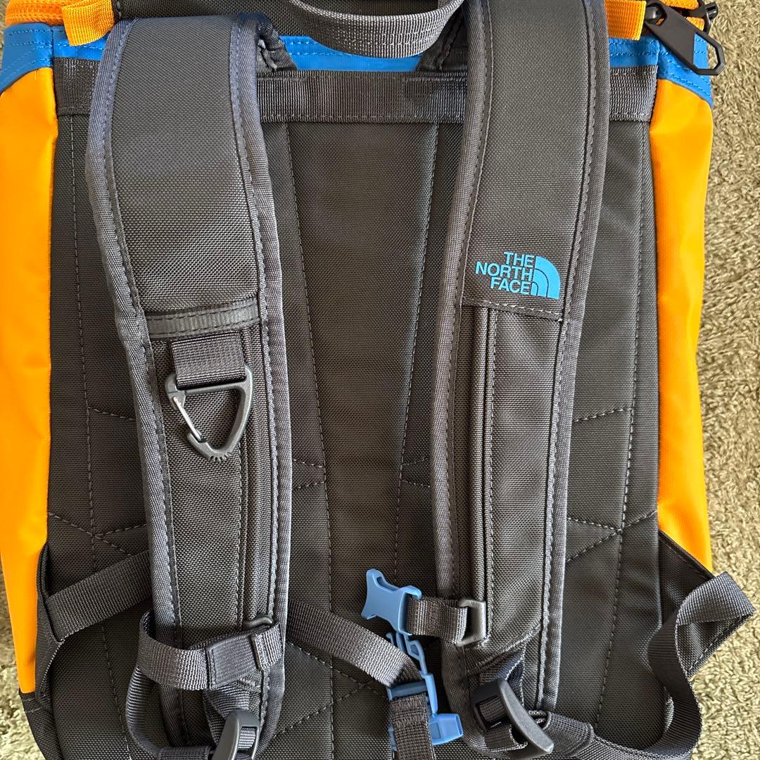 THE NORTH FACE ヒューズボックスリュック 青/オレンジ新品未使用品