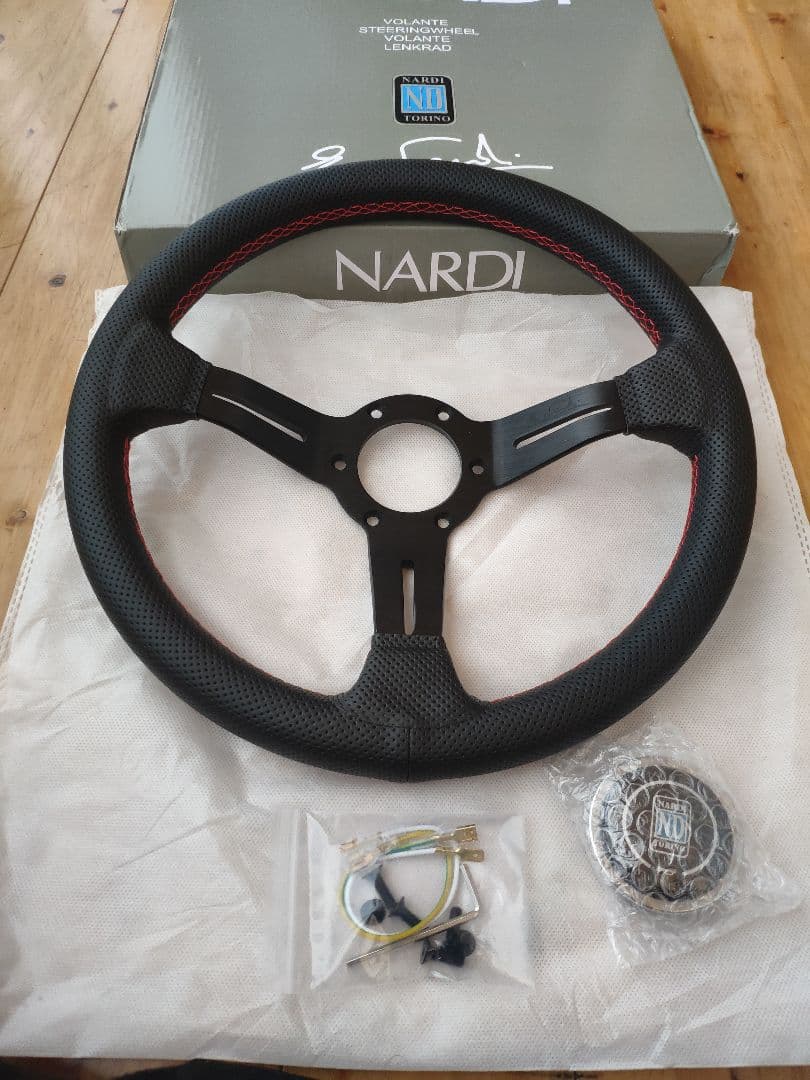 新品・未使用 パンチ革 ステアリング 13インチ 33cm