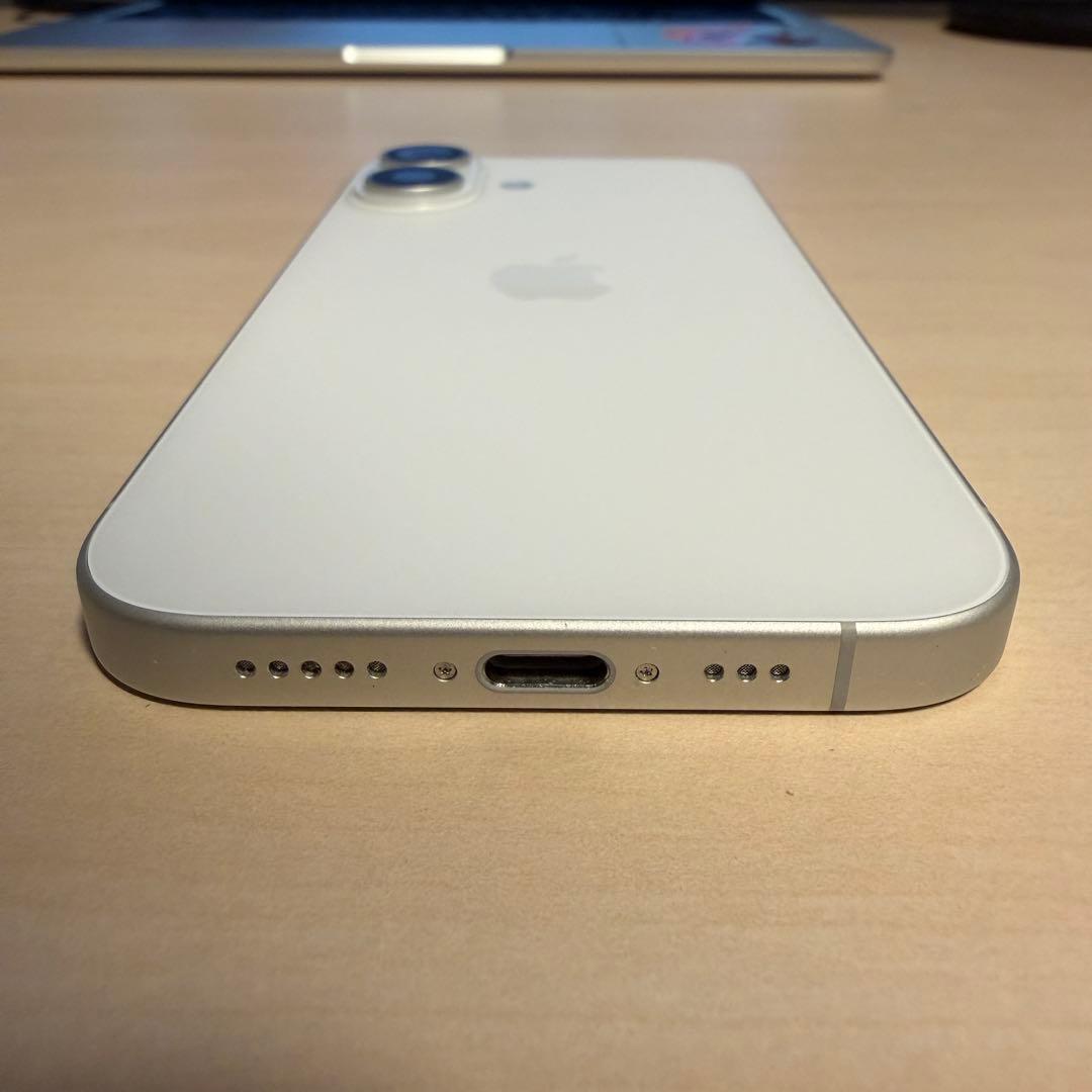 【美品】iPhone16 128GB ホワイト SIMフリー ACアダプタ付