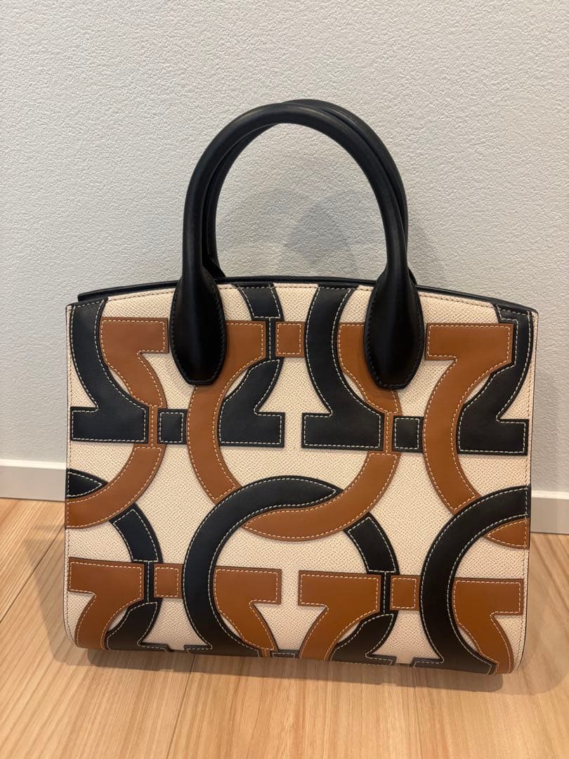 美品 サルバトーレフェラガモ バック