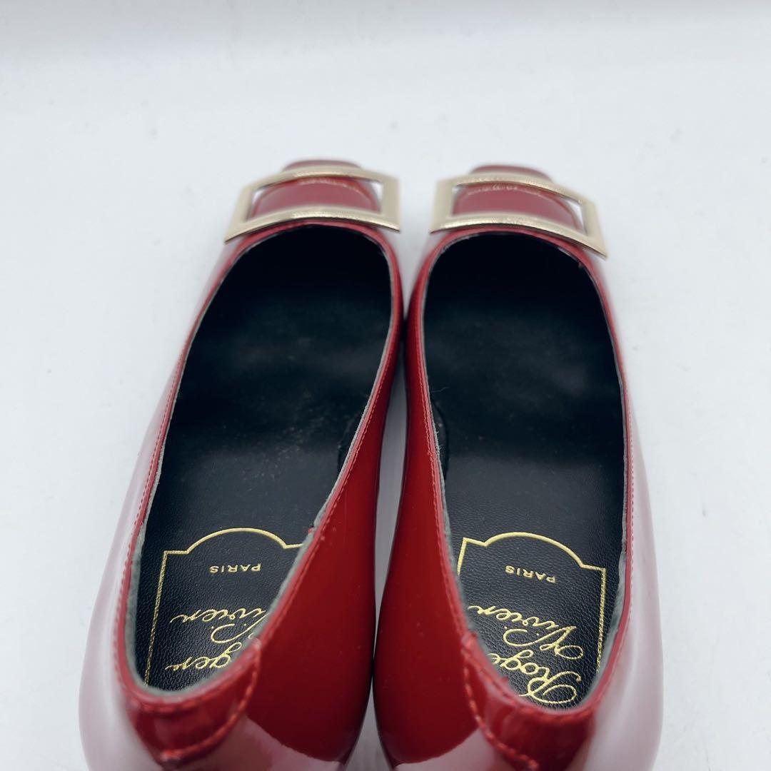 美品✨ロジェヴィヴィエ トランペット パテントレザー バックル 赤 35 22