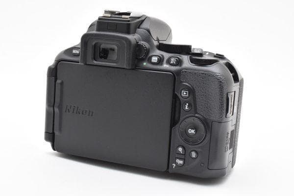 ニコン Nikon D5600 18-55 VR レンズキット SDカード付