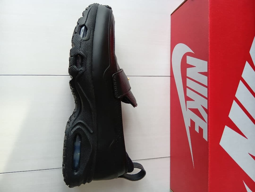 商品名：NIKE AIR MAX PHENOMENA（フェノメナ）