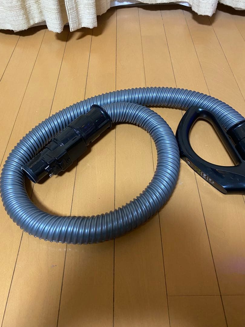 美品　東芝 VC-CF31サイクロンクリーナー TORNEO【2022年式】