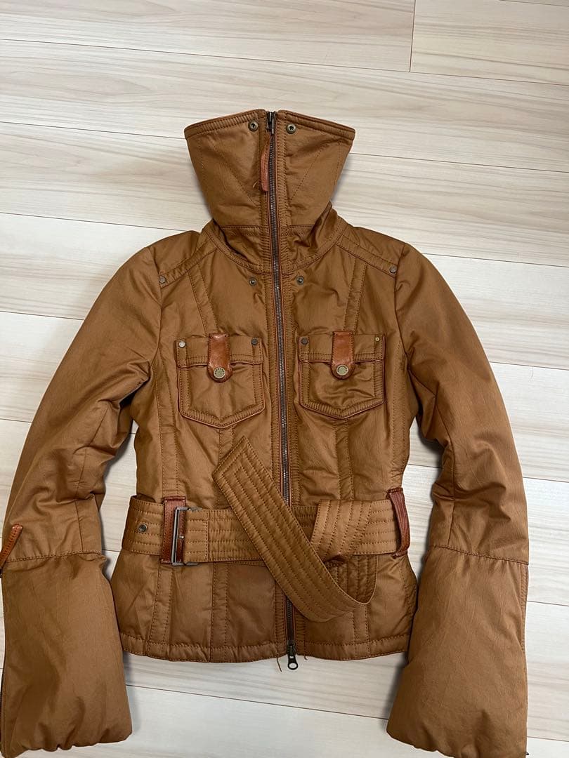 BURBERRY 　バーバリー ベルト付きダウンジャケット