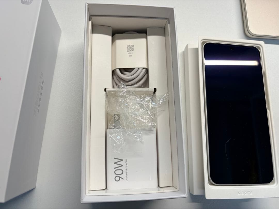 Xiaomi 15 ホワイト 12GB/256GB SIMフリー 日本国内正規品