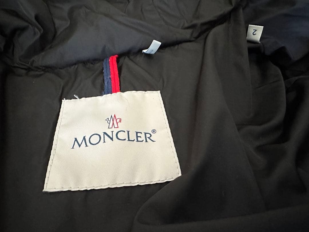 女性用【中古美品】Moncler ダウンジャケット　2