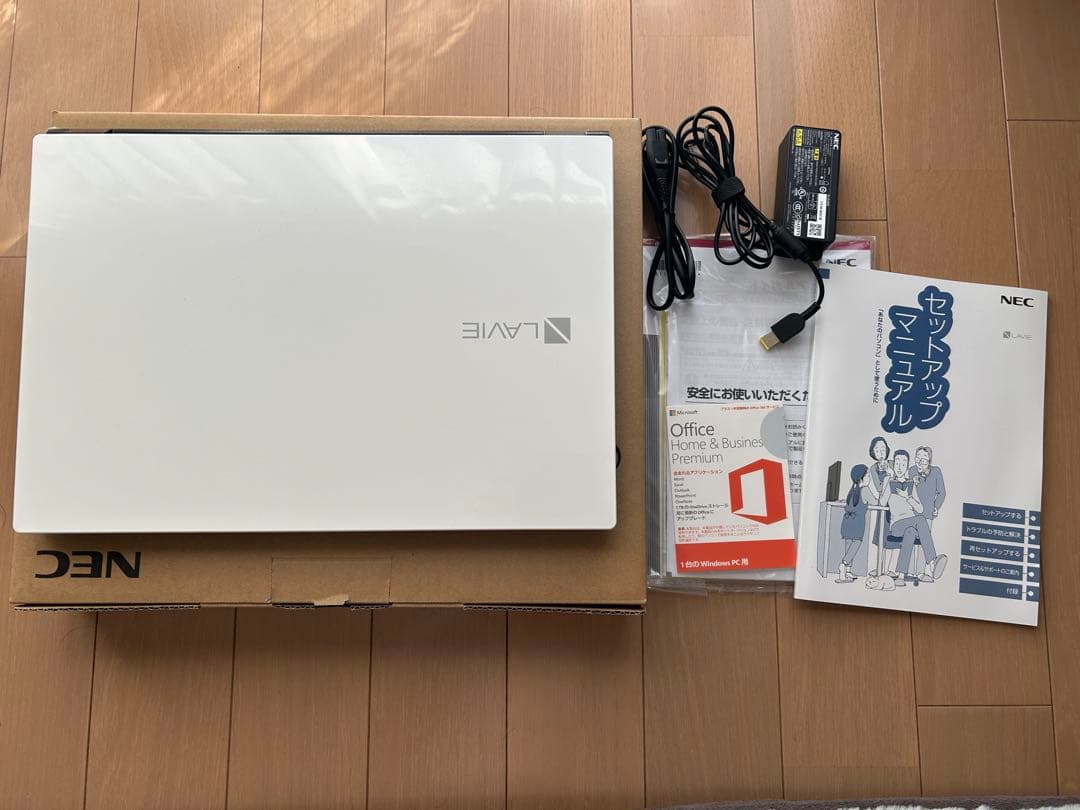 NEC Lavie PC-NS350GAW　SSD 256GB RAM 16G