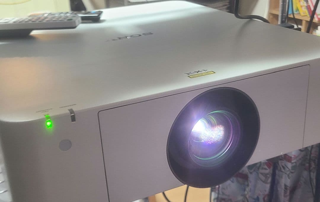 【年末特価】美品　保証ありSONY レーザープロジェクター VPL-FHZ65