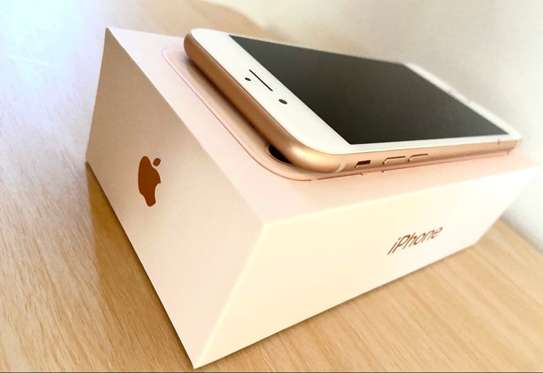 【美品】Apple iPhone 8 64GB ゴールド本体 SIMロックなし