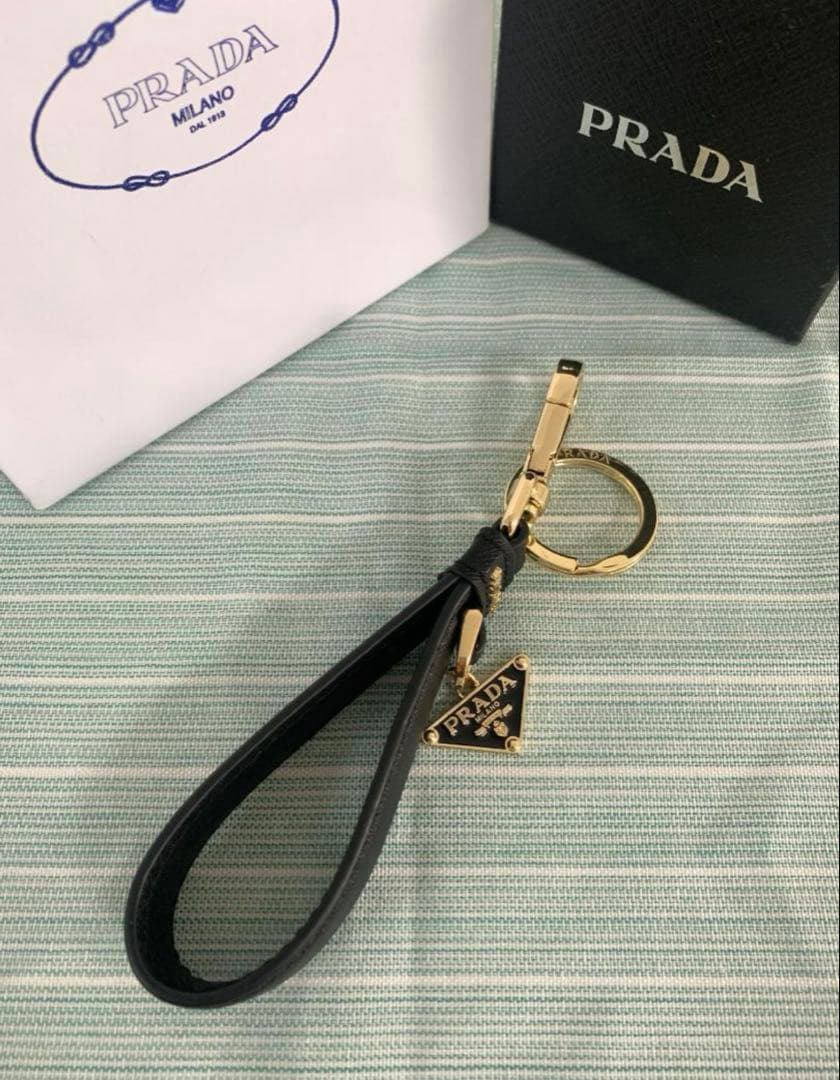 PRADA プラダ サフィアーノ ロゴ キーリング