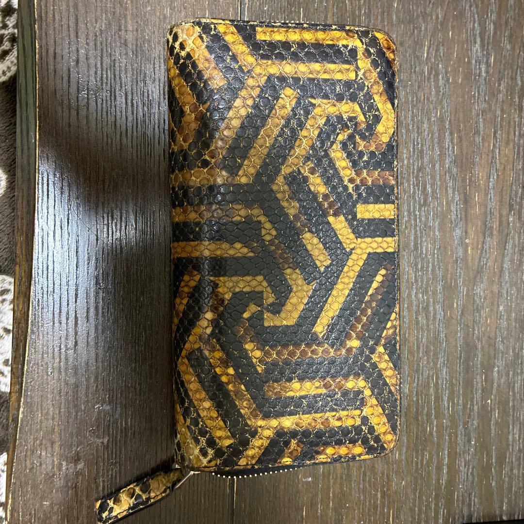 グッチのカレイドパイソンラウンドファスナー長財布