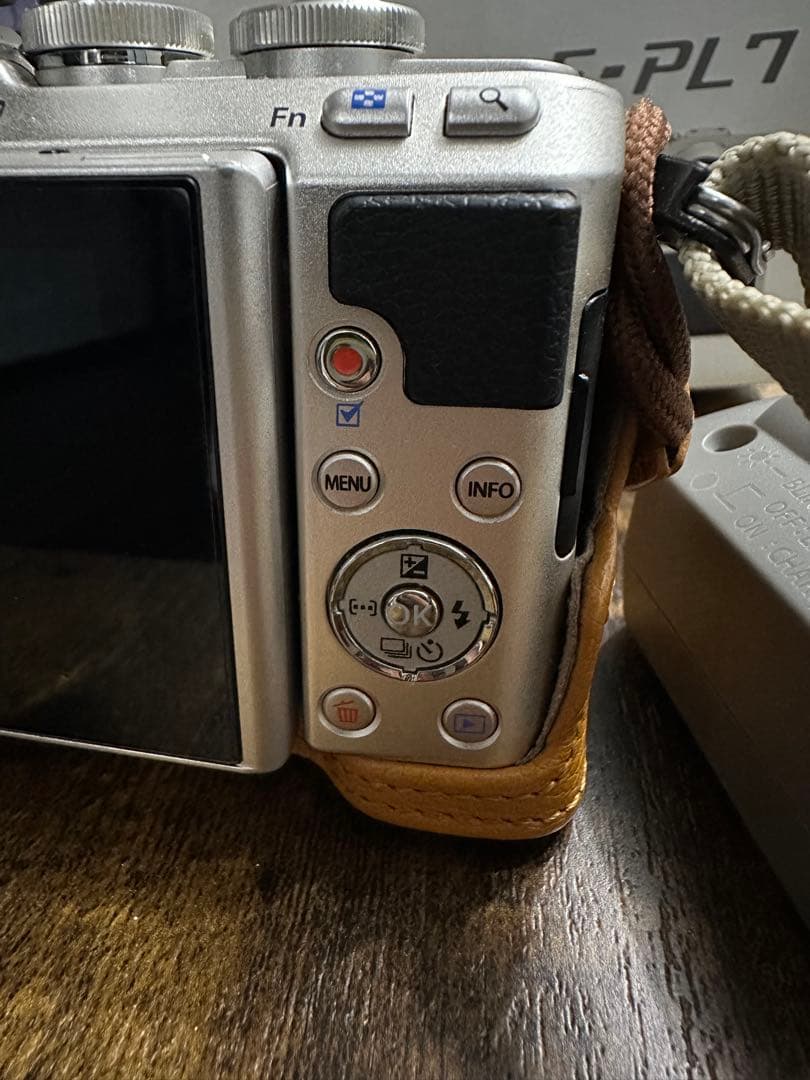 美品OLYMPUS PEN Lite E-PL7 EZレンズキット ブラック