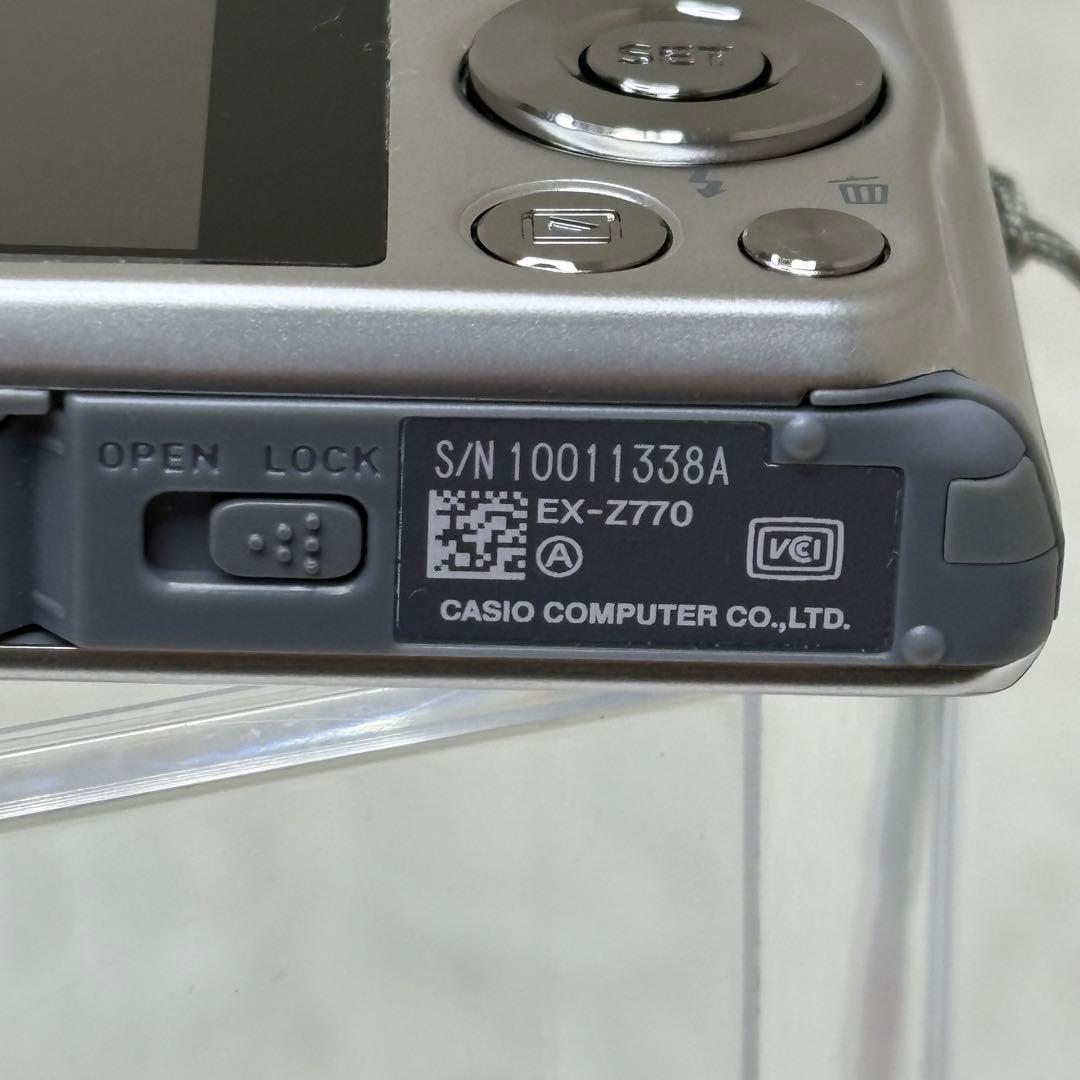 美品　CASIO カメラ　EX-Z770 充電器　箱　シルバー　コンデジ　動作品