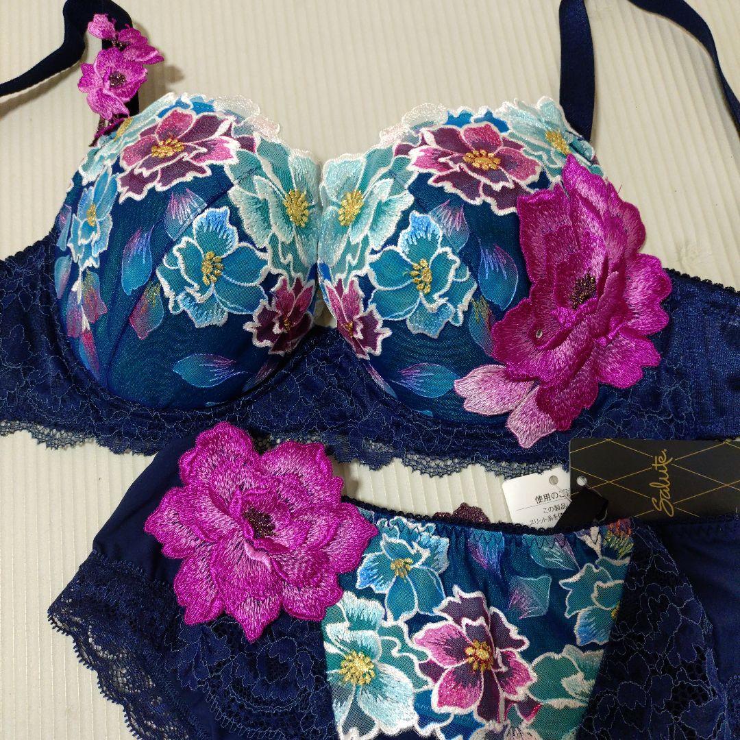 サルート　salute ブラジャーショーツセット　03g F70 M